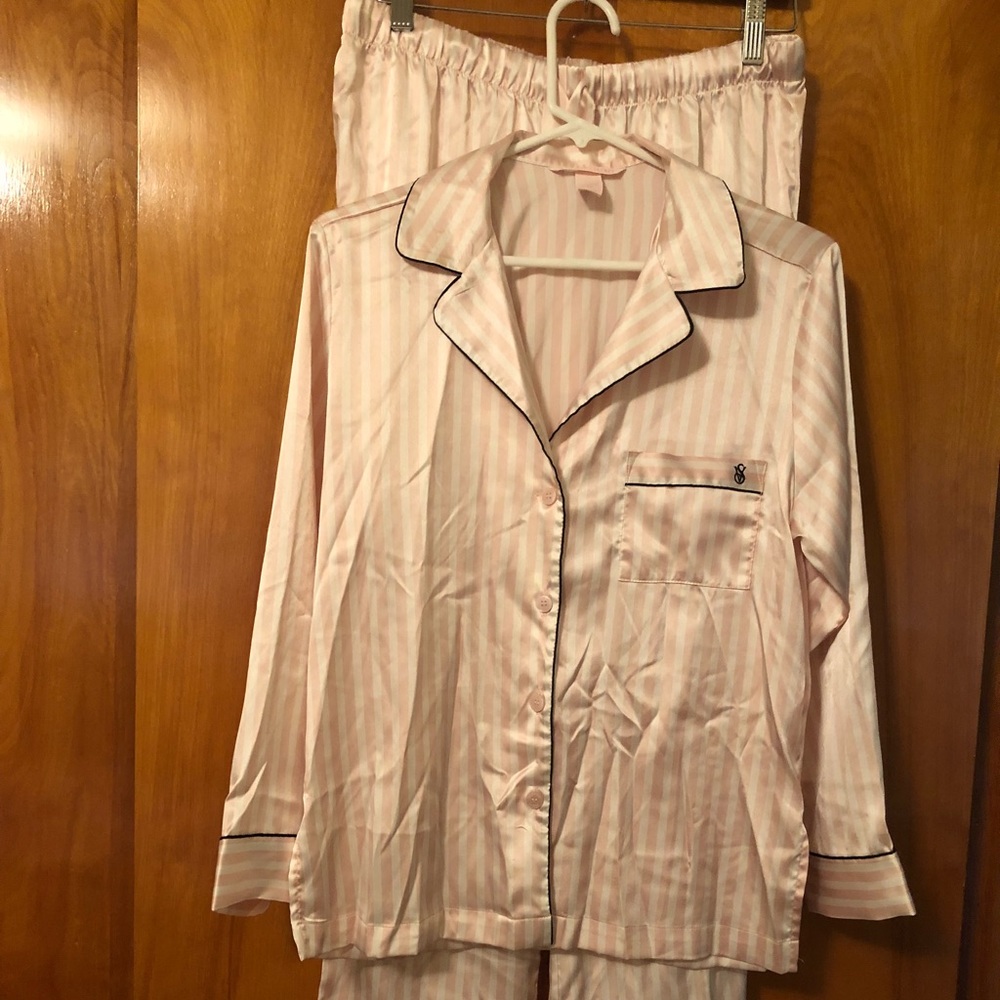 Victoria’s Secret silky pajamas S/P